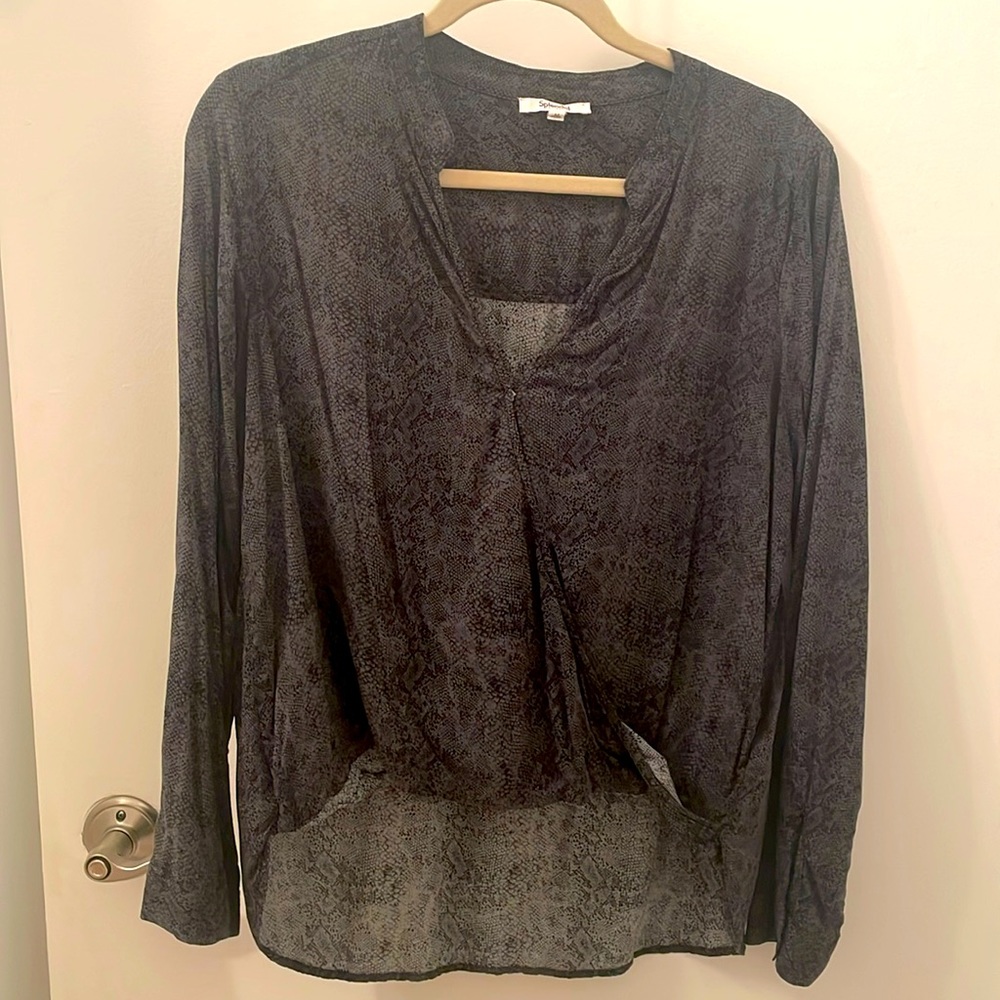 Splendid grey and black snakeskin print top. Like new condition